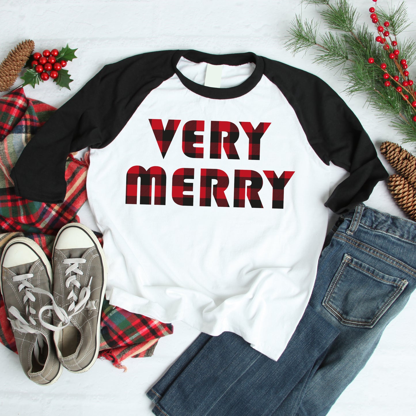 Very Merry 3/4 sleeve raglan shirt